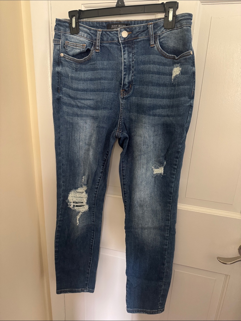 Judy Blue Medium Wash Relaxed Fit Distressed Jeans
